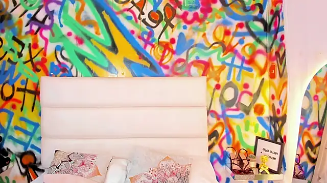 Liana Bernocchi online show from February 5, 8:35 pm