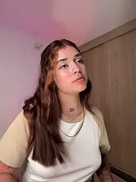 Snapshot of JoselinFlower_ chatting on December 4, 6:33 am JoselinFlower online show from December 4, 6:33 am