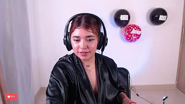 Snapshot of JoselinFlower_ chatting on January 1, 12:32 am JoselinFlower online show from January 1, 12:32 am