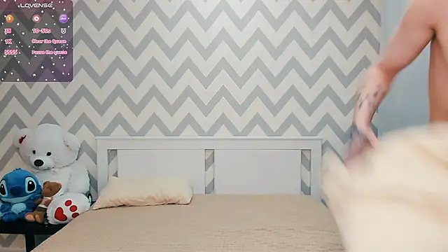 Snapshot of shaameless chatting on December 12, 4:10 pm shaameless online show from December 12, 4:10 pm