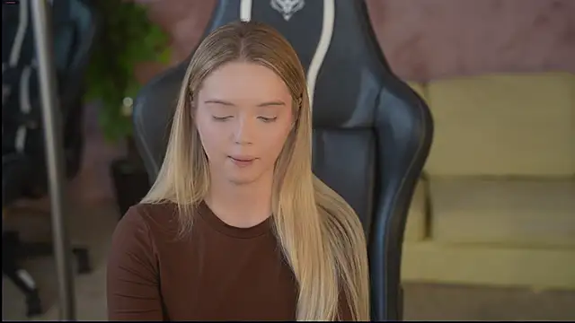 Cassy-Celestial  online show from November 4, 8:35 am