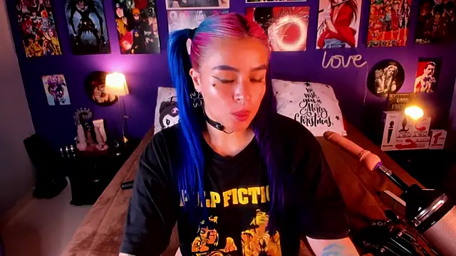 Snapshot of anne_cross chatting on January 17, 3:23 am anne cross online show from January 17, 3:23 am