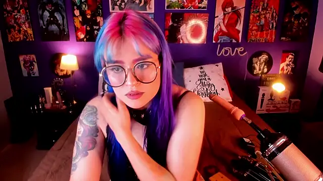 Snapshot of anne_cross chatting on January 18, 2:14 am anne cross online show from January 18, 2:14 am