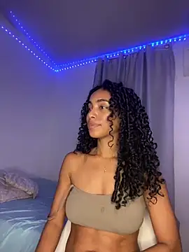 Snapshot of nicoleebony1 chatting on February 18, 1:32 am nicoleebony1 online show from February 18, 1:32 am