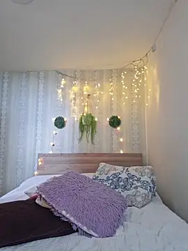 Juliietha servas online show from February 22, 7:12 pm