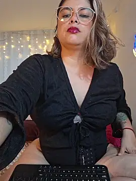 Juliietha servas online show from March 23, 10:14 pm