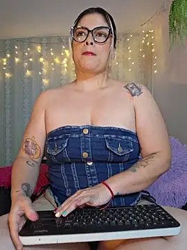 Snapshot of Juliietha_servas chatting on June 10, 9:14 pm Juliietha servas online show from June 10, 9:14 pm