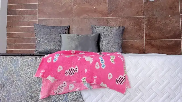 emily hunter12 online show from November 3, 1:23 pm