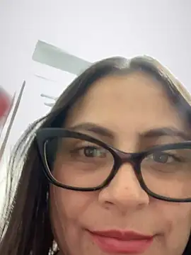 Snapshot of Sol_biglips chatting on December 6, 1:29 am Sol biglips online show from December 6, 1:29 am