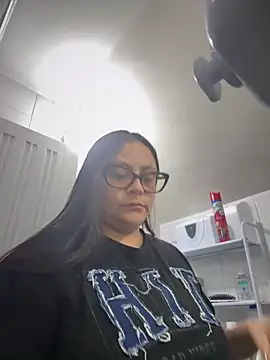 Snapshot of Sol_biglips chatting on December 19, 12:12 pm Sol biglips online show from December 19, 12:12 pm