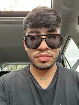 Snapshot of tom_thick chatting on November 4, 5:12 pm tom thick online show from November 4, 5:12 pm