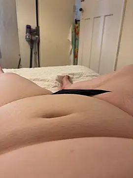 Snapshot of curvygirll2 chatting on June 11, 4:49 pm curvygirll2 online show from June 11, 4:49 pm