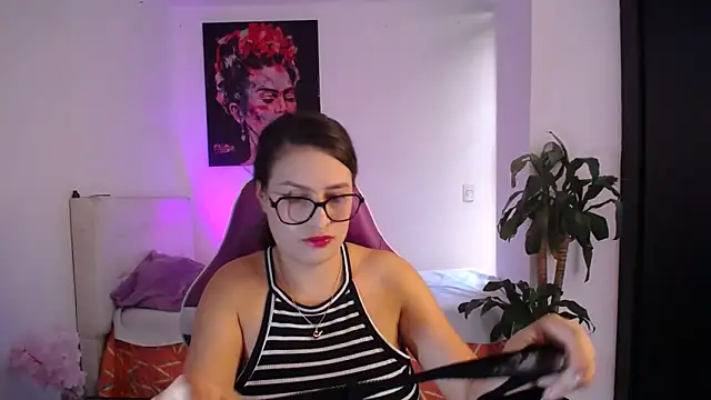 esmeraldaa230 online show from February 12, 7:20 pm