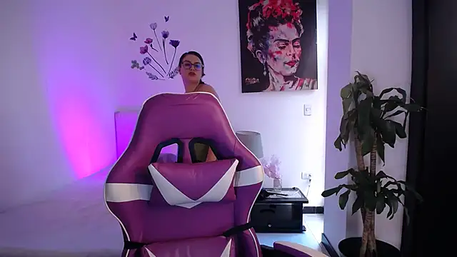 esmeraldaa230 online show from February 23, 7:33 pm