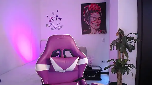 esmeraldaa230 online show from April 2, 4:48 pm