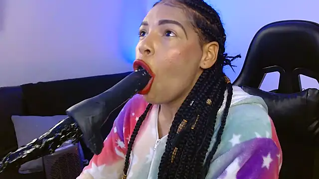 Snapshot of Anabel693 chatting on January 12, 9:19 am Anabel693 online show from January 12, 9:19 am