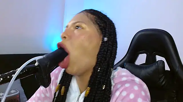 Snapshot of Anabel693 chatting on January 19, 7:36 am Anabel693 online show from January 19, 7:36 am