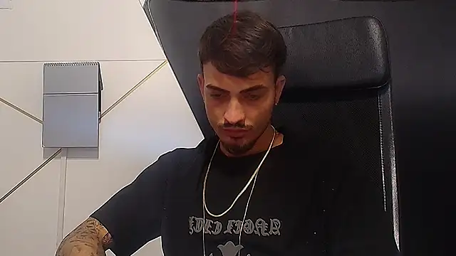 Snapshot of BrandonTate chatting on July 6, 4:53 am BrandonTate online show from July 6, 4:53 am