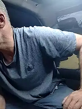 Snapshot of FloppyPickle4u chatting on February 6, 2:58 pm FloppyPickle4u online show from February 6, 2:58 pm