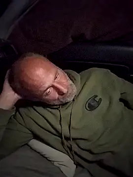 Snapshot of FloppyPickle4u chatting on February 10, 8:31 am FloppyPickle4u online show from February 10, 8:31 am