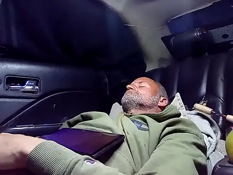 Snapshot of FloppyPickle4u chatting on February 11, 4:01 am FloppyPickle4u online show from February 11, 4:01 am