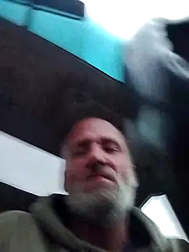 Snapshot of FloppyPickle4u chatting on February 14, 8:10 am FloppyPickle4u online show from February 14, 8:10 am