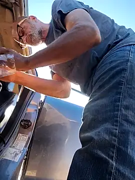 Snapshot of FloppyPickle4u chatting on February 15, 6:33 pm FloppyPickle4u online show from February 15, 6:33 pm