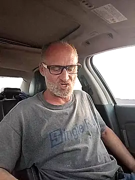 Snapshot of FloppyPickle4u chatting on February 16, 12:41 am FloppyPickle4u online show from February 16, 12:41 am