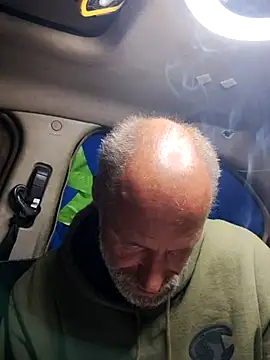 Snapshot of FloppyPickle4u chatting on February 17, 5:14 am FloppyPickle4u online show from February 17, 5:14 am