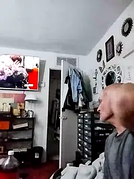 Snapshot of FloppyPickle4u chatting on February 26, 7:09 am FloppyPickle4u online show from February 26, 7:09 am