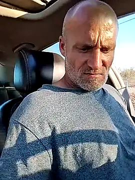 Snapshot of FloppyPickle4u chatting on March 5, 12:27 am FloppyPickle4u online show from March 5, 12:27 am