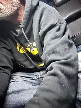 Snapshot of FloppyPickle4u chatting on March 9, 3:11 am FloppyPickle4u online show from March 9, 3:11 am