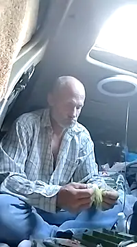 Snapshot of FloppyPickle4u chatting on March 12, 10:39 pm FloppyPickle4u online show from March 12, 10:39 pm