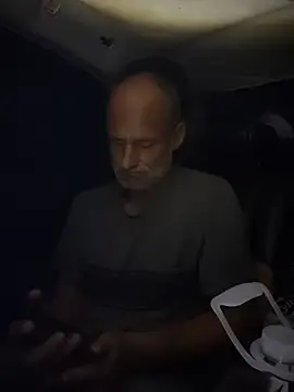 Snapshot of FloppyPickle4u chatting on December 1, 1:43 am FloppyPickle4u online show from December 1, 1:43 am