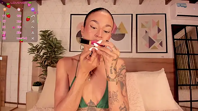 LunaRuso online show from February 19, 7:32 pm