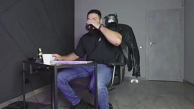 mattmasterss online show from October 23, 9:13 pm