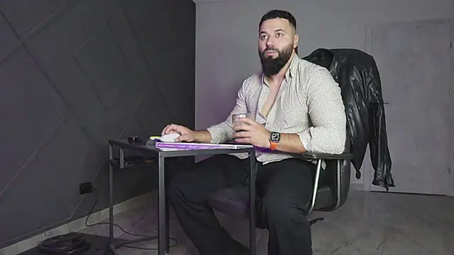 mattmasterss online show from November 8, 4:12 am