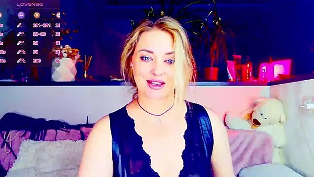  JuliaSpace  online show from June 27, 6:46 pm