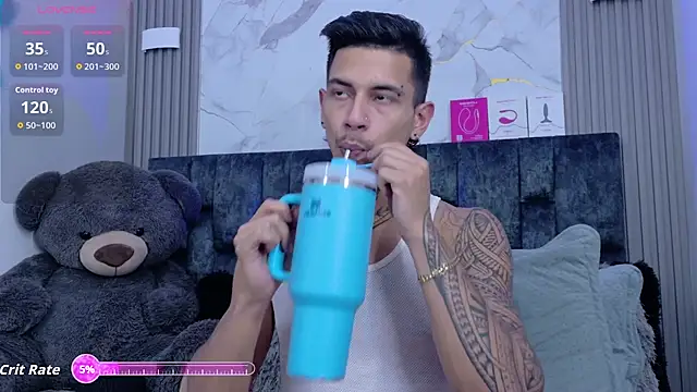 Snapshot of JAYCOB00 chatting on February 5, 2:38 am JAYCOB00 online show from February 5, 2:38 am