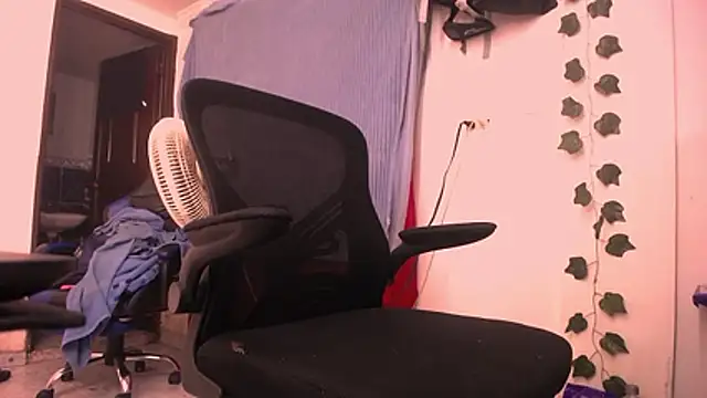 latinhot9631 online show from April 9, 2:00 am