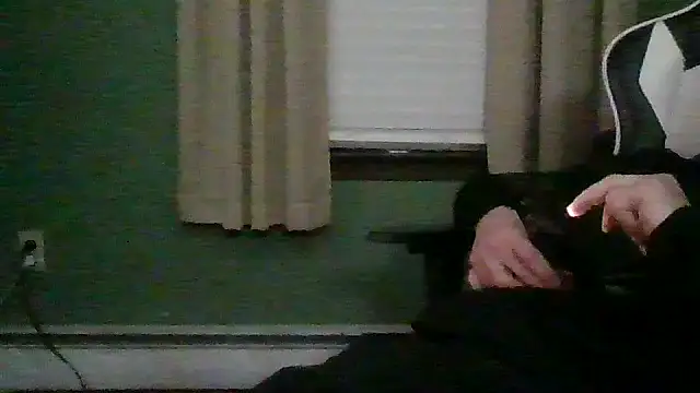 Snapshot of dunny191 chatting on February 8, 1:31 am dunny191 online show from February 8, 1:31 am