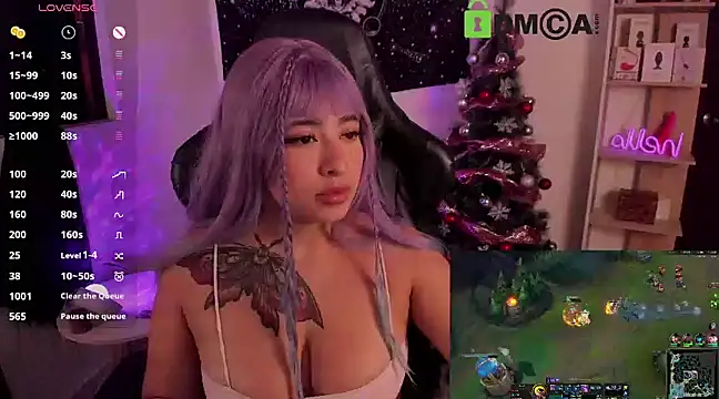 sweetcoralinee online show from December 28, 8:26 am
