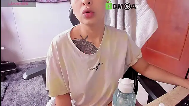 sweetcoralinee online show from November 25, 4:29 pm