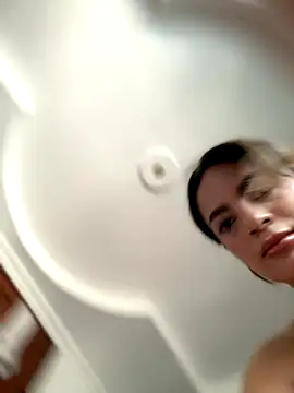 Snapshot of emiss_ chatting on October 15, 3:12 pm emiss online show from October 15, 3:12 pm