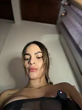 Snapshot of emiss_ chatting on November 14, 2:38 pm emiss online show from November 14, 2:38 pm