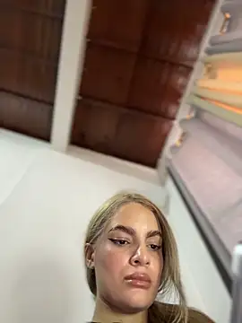 Snapshot of emiss_ chatting on November 19, 2:39 pm emiss online show from November 19, 2:39 pm