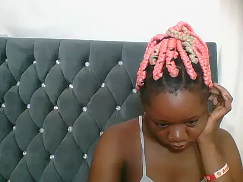 Snapshot of HotJeylee chatting on February 21, 7:42 am HotJeylee online show from February 21, 7:42 am