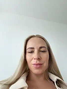 streetdoll online show from October 24, 1:40 pm