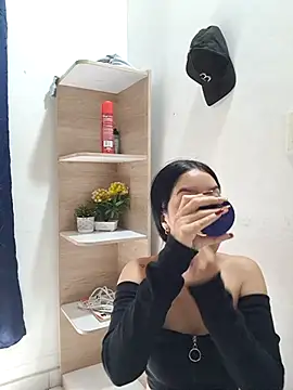 royalgirls x online show from April 15, 9:15 pm