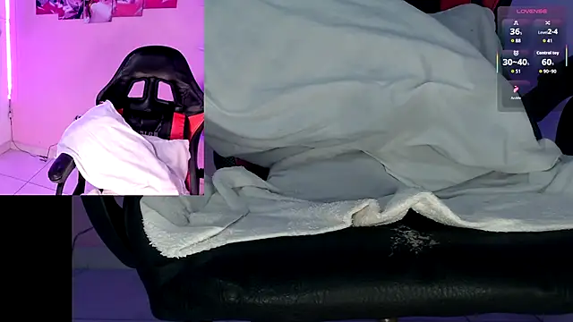 DanielaHang online show from March 20, 1:49 pm